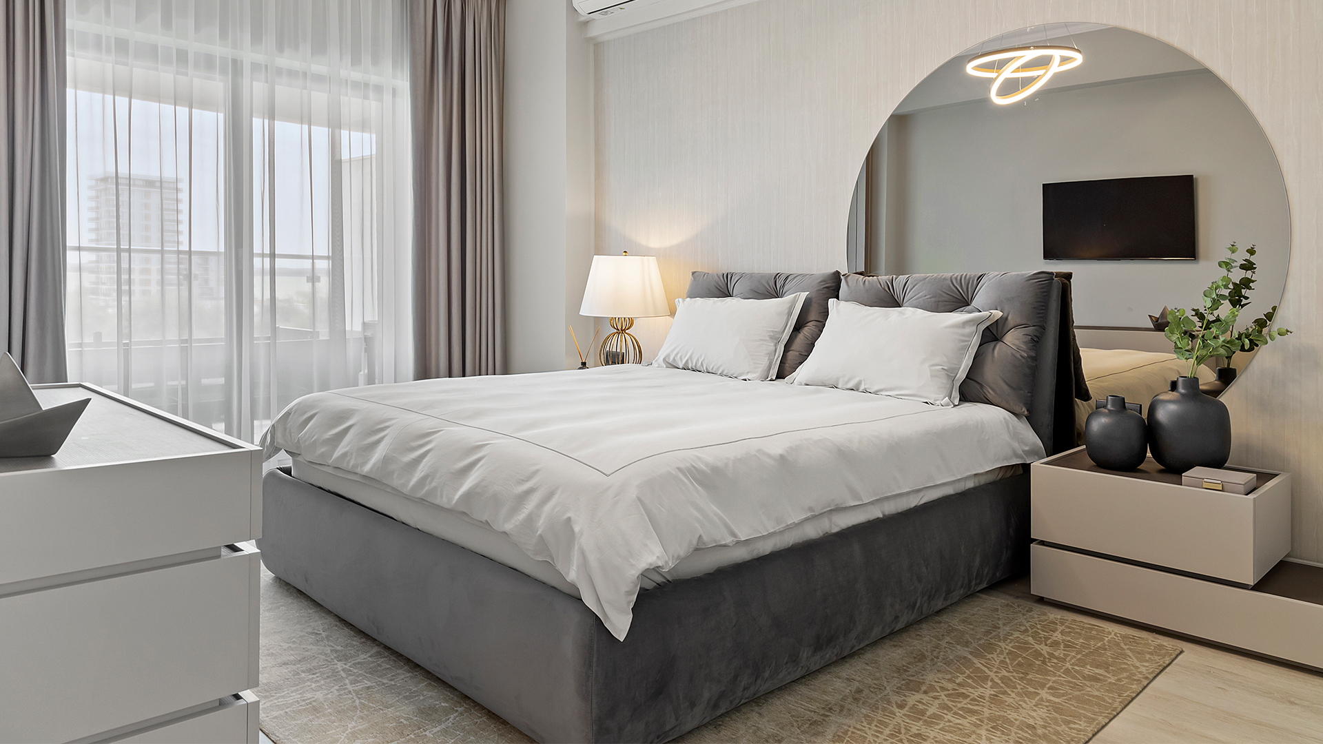 La Punct Design ne propunem să dăm contur ideilor tale cu un design interior unic! Fie că îți dorești finisaje, articole de decor, piese de iluminat, mobilier sau consultanță pentru o amenajare de top, designerii noștri pot transforma orice spațiu într-un loc creativ și primitor.